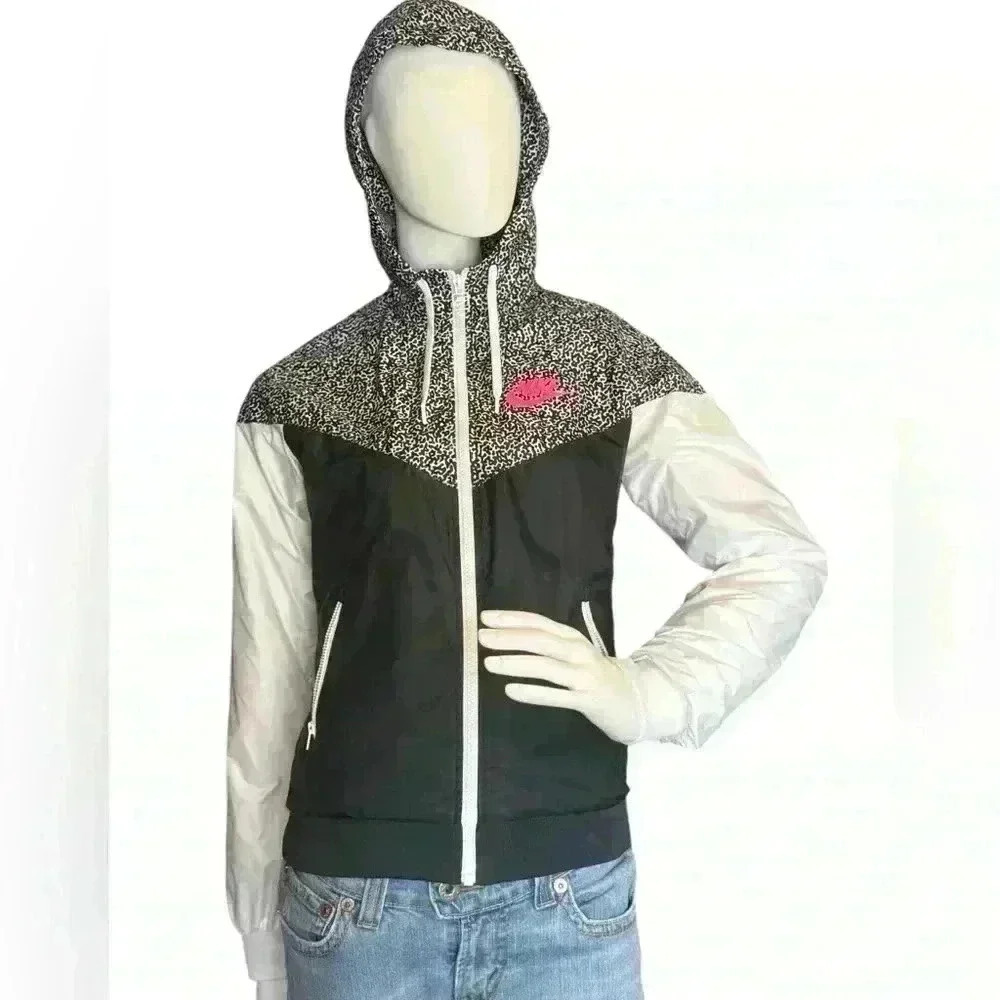 Nike Windrunner Aop Woman’s Running Jacket White/Black And Pink.